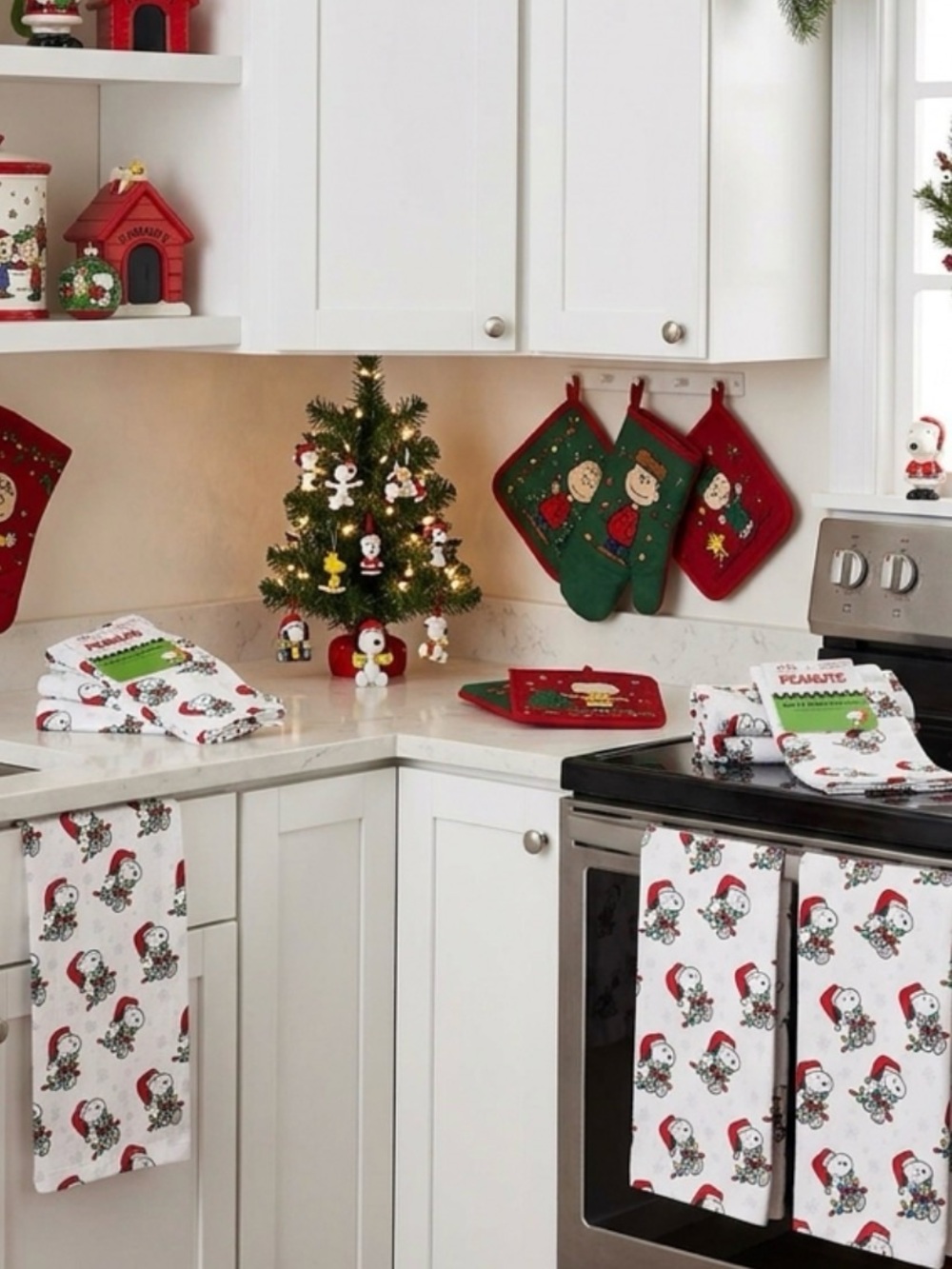 NWT Peanuts Snoopy Christmas Kitchen Towels - Set of 2 Holiday Decor